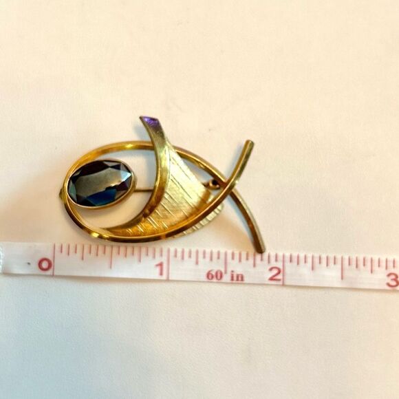 Vintage Brushed Gold Toned Brooch with Hematite Stone - Picture 4 of 5